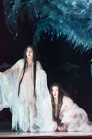 Pureum Jo and Jihee Kim in Toshio Hosokawa’s “Matsukaze” at the Spoleto Festival USA. | JULIA LYNN 