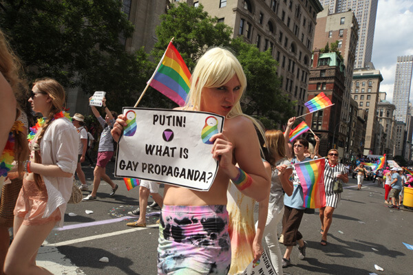 wwwRussians_GayProp_Putin_LUONGO