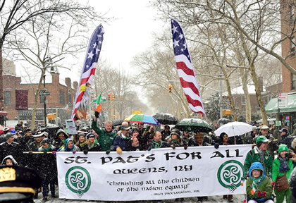 The St. Pat’s for All banner contingent included Mayor Bill de Blasio. | DONNA ACETO