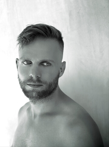 Tom Goss takes the stage at the Metropolitan Room on August 13. | VENFIELD 8 