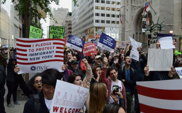 Immigration rights protesters on Fifth Avenue. | JACKSON CHEN